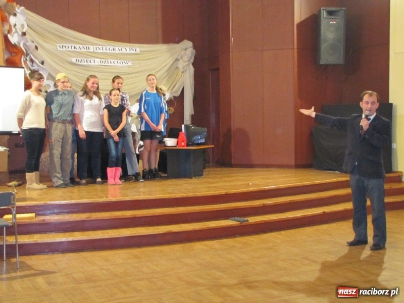 Zdjęcie w galerii na portalu naszraciborz.pl: Dzieci dzieciom w Tworkowie wiadomości z regionu