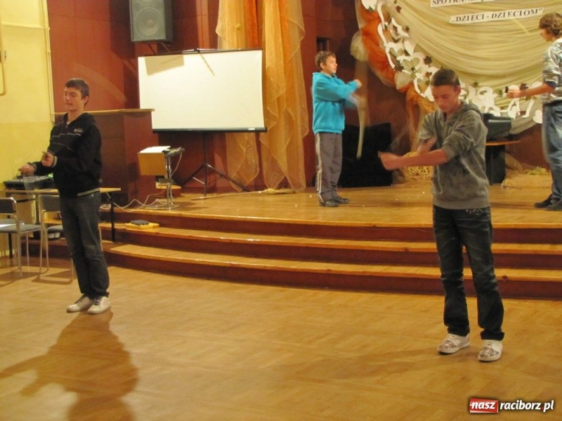 Zdjęcie w galerii na portalu naszraciborz.pl: Dzieci dzieciom w Tworkowie wiadomości z regionu