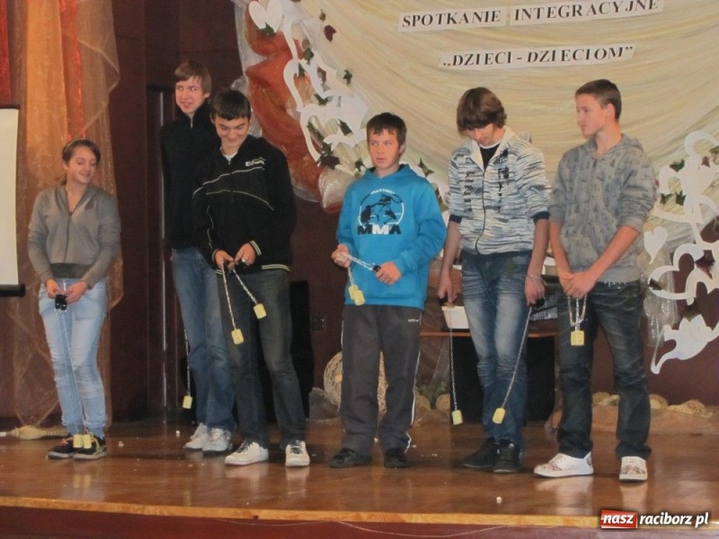 Zdjęcie w galerii na portalu naszraciborz.pl: Dzieci dzieciom w Tworkowie wiadomości z regionu