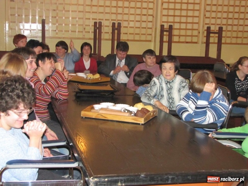 Zdjęcie w galerii na portalu naszraciborz.pl: Dzieci dzieciom w Tworkowie wiadomości z regionu