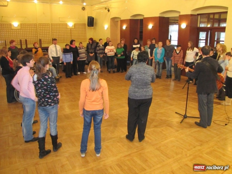 Zdjęcie w galerii na portalu naszraciborz.pl: Dzieci dzieciom w Tworkowie wiadomości z regionu