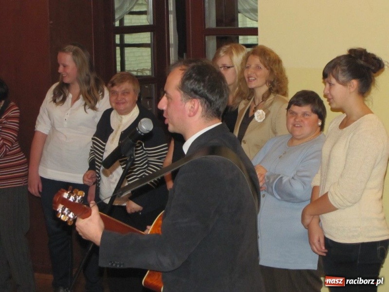 Zdjęcie w galerii na portalu naszraciborz.pl: Dzieci dzieciom w Tworkowie wiadomości z regionu