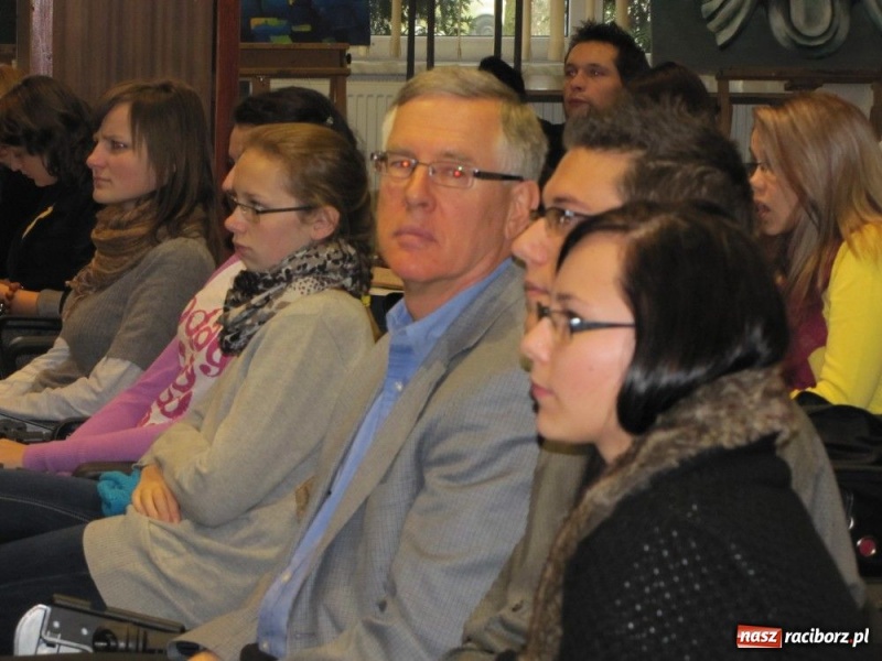 Zdjęcie w galerii na portalu naszraciborz.pl: Chcą być młodzi i bogaci... wiadomości z regionu