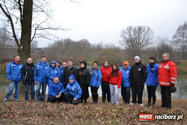 Zdjęcie w galerii na portalu naszraciborz.pl: Morsy dopłynęły już do Chałupek wiadomości z regionu