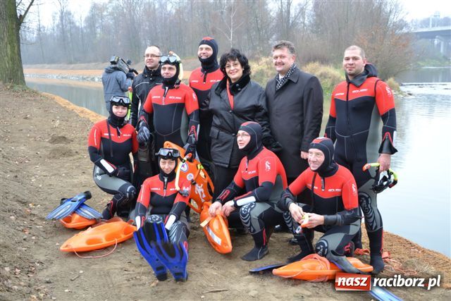 Zdjęcie w galerii na portalu naszraciborz.pl: Morsy dopłynęły już do Chałupek wiadomości z regionu
