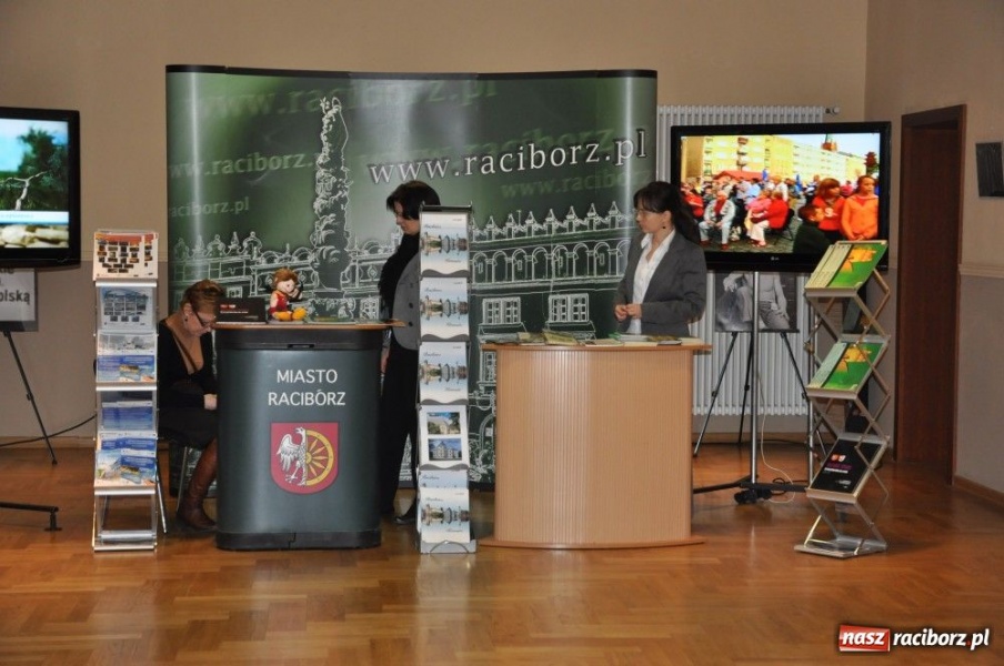 Zdjęcie w galerii na portalu naszraciborz.pl: Nie pominięto Raciborza... wiadomości z regionu