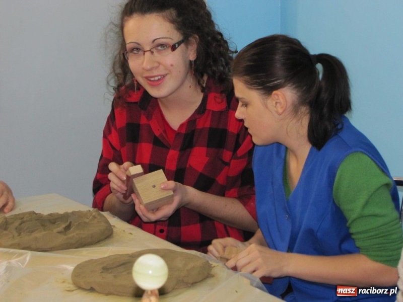 Zdjęcie w galerii na portalu naszraciborz.pl: Rzeźbili dłonie, malowali światłem... wiadomości z regionu