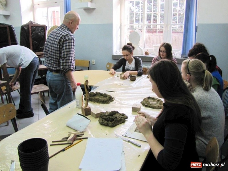 Zdjęcie w galerii na portalu naszraciborz.pl: Rzeźbili dłonie, malowali światłem... wiadomości z regionu