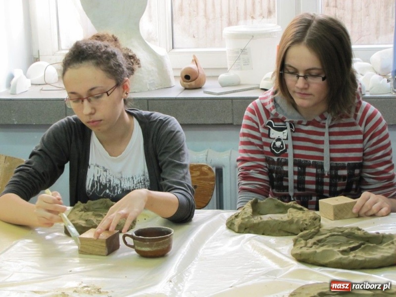 Zdjęcie w galerii na portalu naszraciborz.pl: Rzeźbili dłonie, malowali światłem... wiadomości z regionu