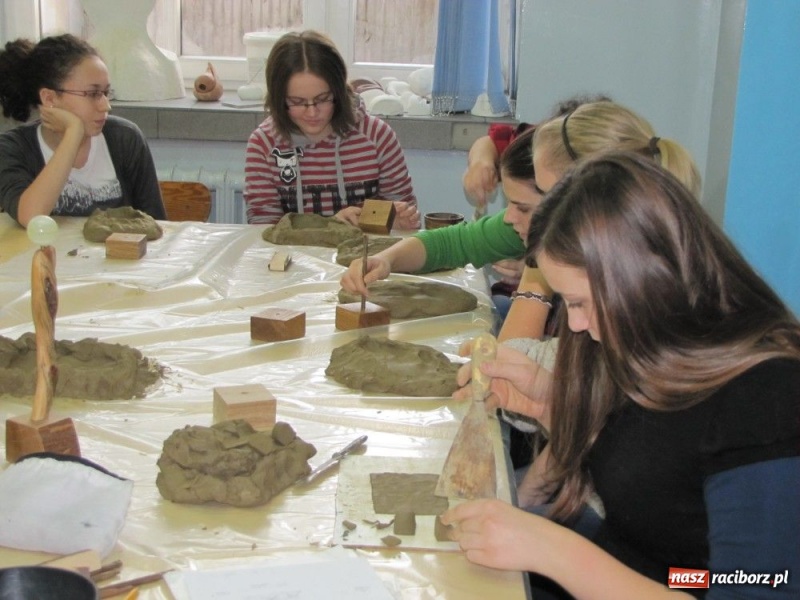 Zdjęcie w galerii na portalu naszraciborz.pl: Rzeźbili dłonie, malowali światłem... wiadomości z regionu