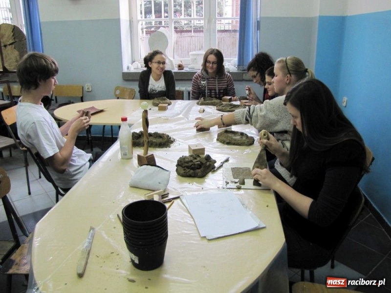 Zdjęcie w galerii na portalu naszraciborz.pl: Rzeźbili dłonie, malowali światłem... wiadomości z regionu