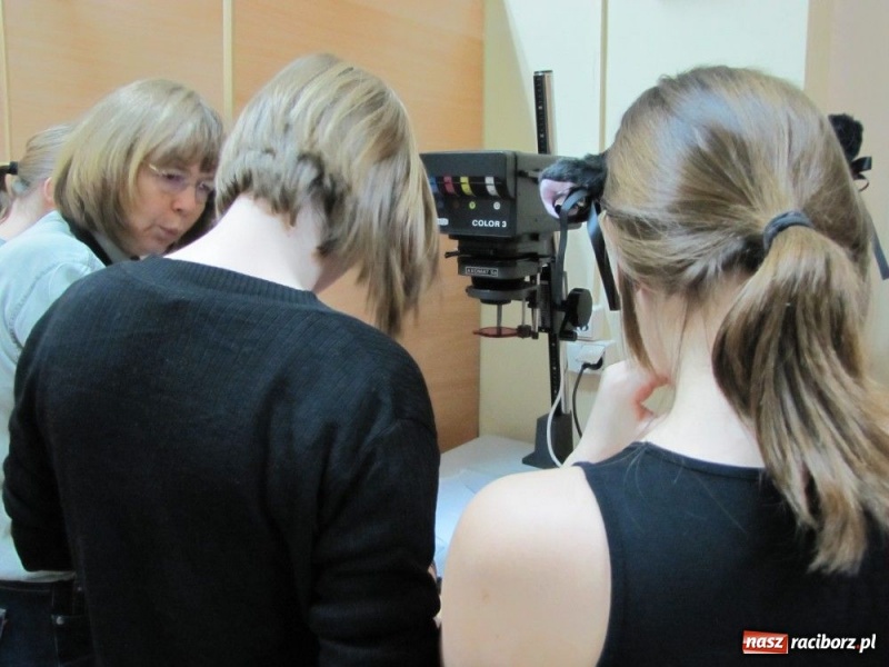 Zdjęcie w galerii na portalu naszraciborz.pl: Rzeźbili dłonie, malowali światłem... wiadomości z regionu