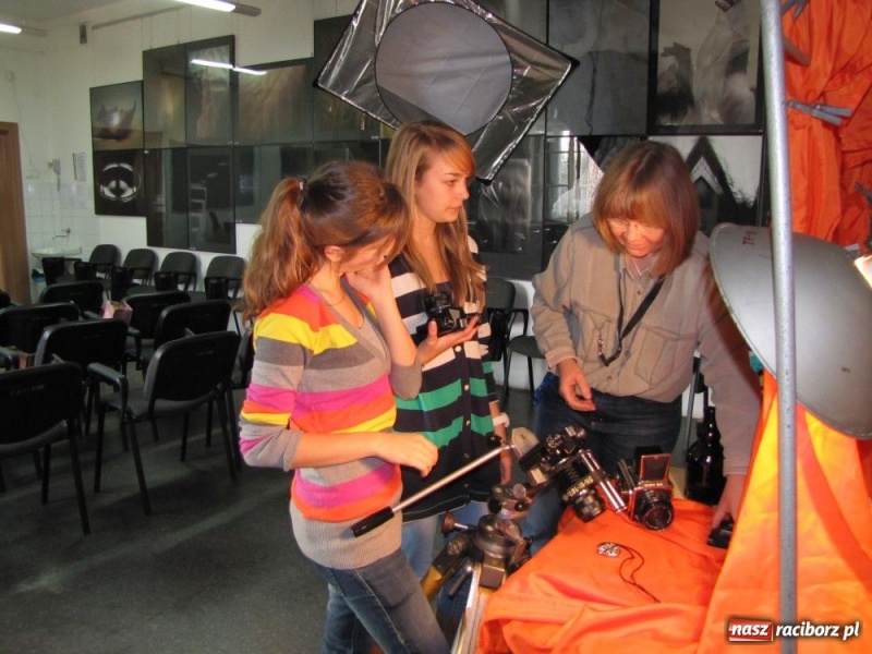 Zdjęcie w galerii na portalu naszraciborz.pl: Rzeźbili dłonie, malowali światłem... wiadomości z regionu