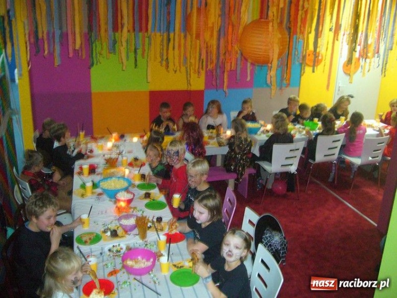 Zdjęcie w galerii na portalu naszraciborz.pl: Andrzejkowe Czary Mary w Junior Play wiadomości z regionu