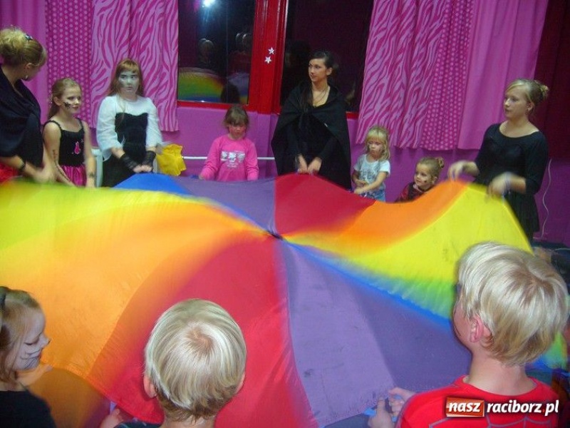 Zdjęcie w galerii na portalu naszraciborz.pl: Andrzejkowe Czary Mary w Junior Play wiadomości z regionu