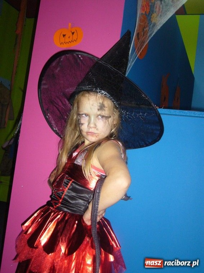 Zdjęcie w galerii na portalu naszraciborz.pl: Andrzejkowe Czary Mary w Junior Play wiadomości z regionu