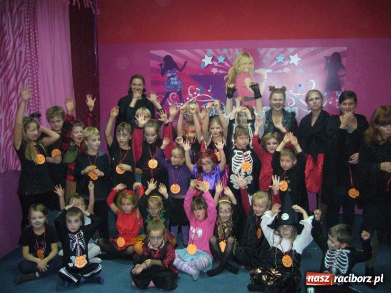 Zdjęcie w galerii na portalu naszraciborz.pl: Andrzejkowe Czary Mary w Junior Play wiadomości z regionu