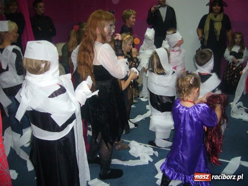 Zdjęcie w galerii na portalu naszraciborz.pl: Andrzejkowe Czary Mary w Junior Play wiadomości z regionu