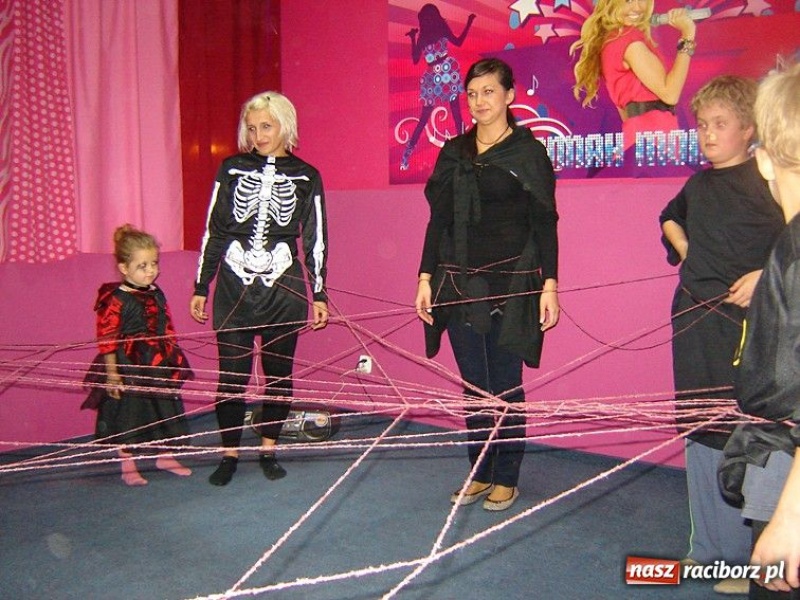Zdjęcie w galerii na portalu naszraciborz.pl: Andrzejkowe Czary Mary w Junior Play wiadomości z regionu