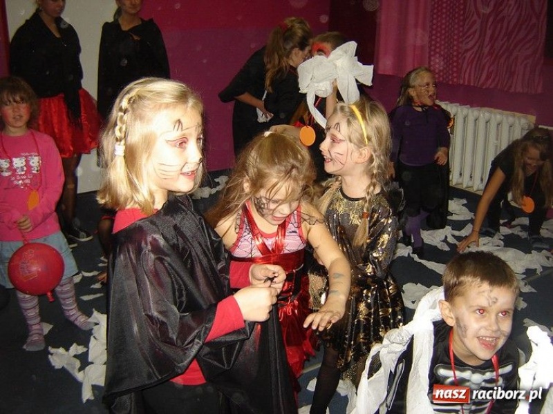 Zdjęcie w galerii na portalu naszraciborz.pl: Andrzejkowe Czary Mary w Junior Play wiadomości z regionu