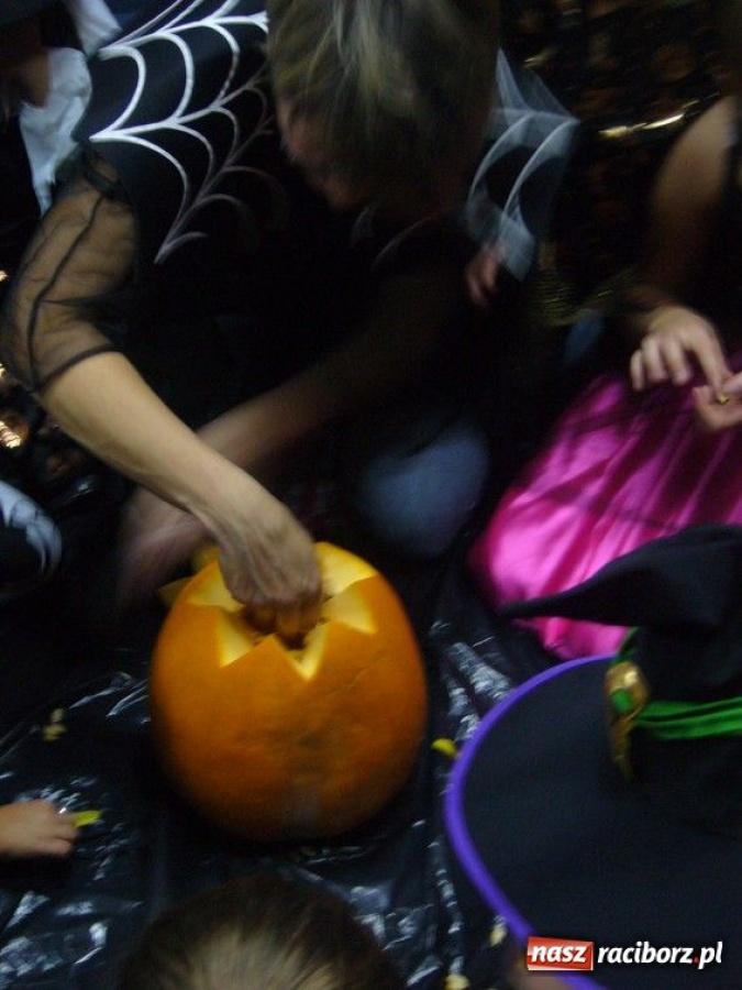 Zdjęcie w galerii na portalu naszraciborz.pl: Andrzejkowe Czary Mary w Junior Play wiadomości z regionu