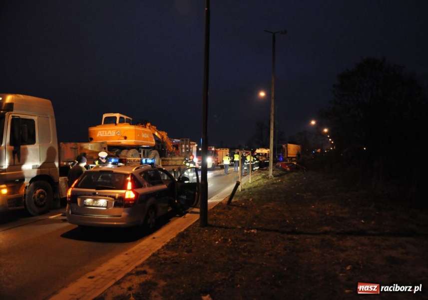 Zdjęcie w galerii na portalu naszraciborz.pl: Czołowe zderzenie na 1 Maja wiadomości z regionu