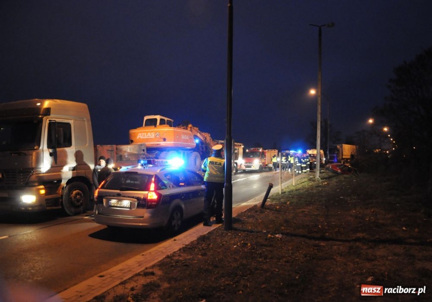 Zdjęcie w galerii na portalu naszraciborz.pl: Czołowe zderzenie na 1 Maja wiadomości z regionu