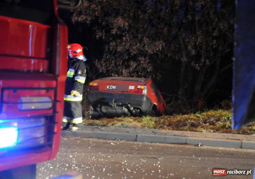Zdjęcie w galerii na portalu naszraciborz.pl: Czołowe zderzenie na 1 Maja wiadomości z regionu