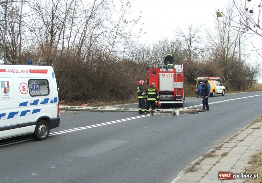 Zdjęcie w galerii na portalu naszraciborz.pl: Z daewoo tico zostały tylko strzępy wiadomości z regionu