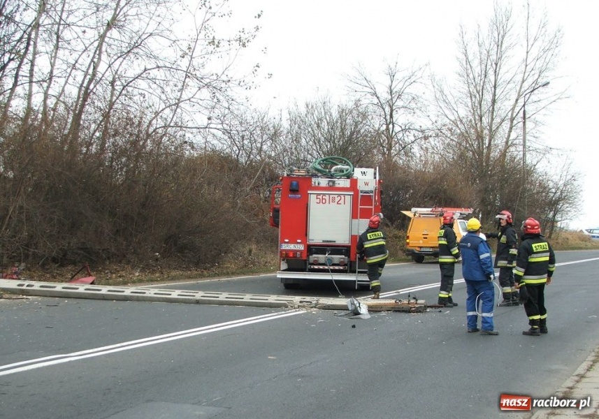 Zdjęcie w galerii na portalu naszraciborz.pl: Z daewoo tico zostały tylko strzępy wiadomości z regionu