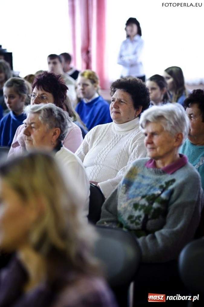 Zdjęcie w galerii na portalu naszraciborz.pl: Dominika pięknie śpiewała po morawsku wiadomości z regionu