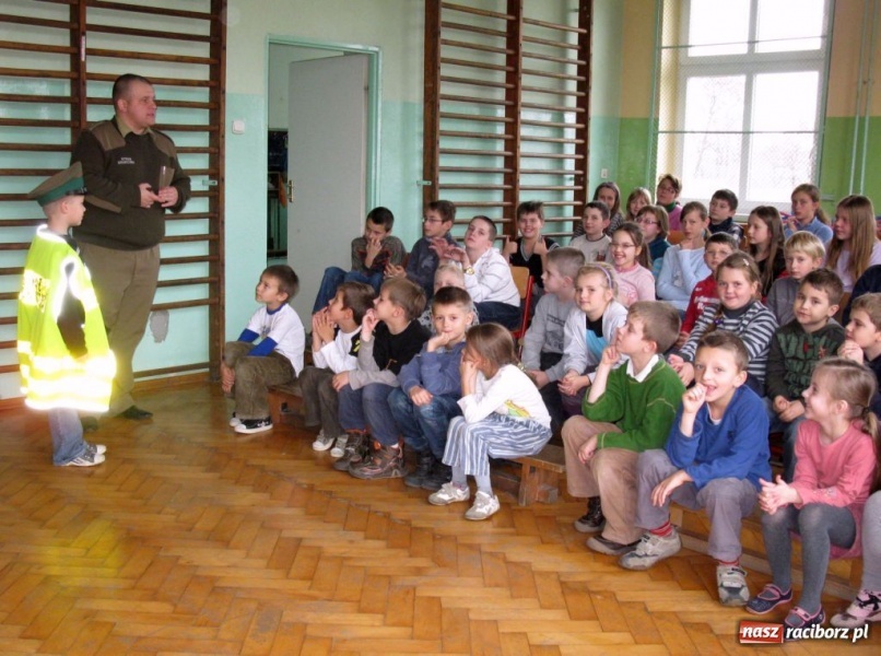 Zdjęcie w galerii na portalu naszraciborz.pl: SG realizuje w szkołach program Blaskiem chronieni  wiadomości z regionu