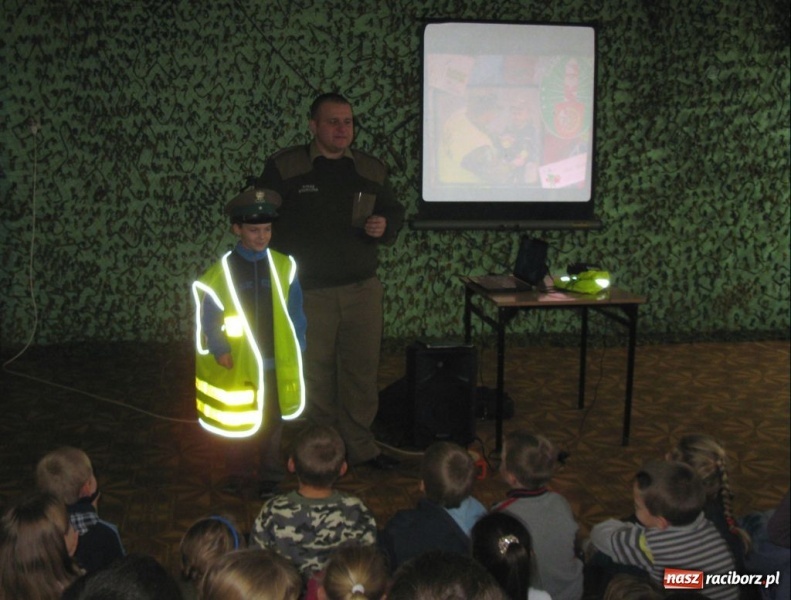 Zdjęcie w galerii na portalu naszraciborz.pl: SG realizuje w szkołach program Blaskiem chronieni  wiadomości z regionu