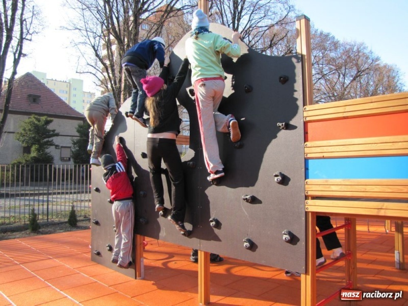 Zdjęcie w galerii na portalu naszraciborz.pl: Najfajniejsza jest huśtawka... wiadomości z regionu