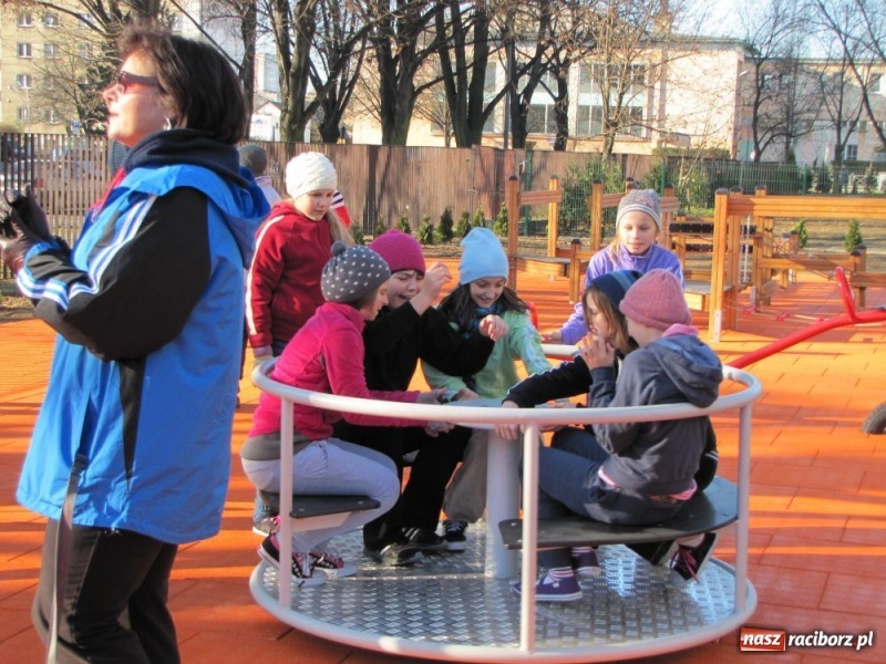 Zdjęcie w galerii na portalu naszraciborz.pl: Najfajniejsza jest huśtawka... wiadomości z regionu