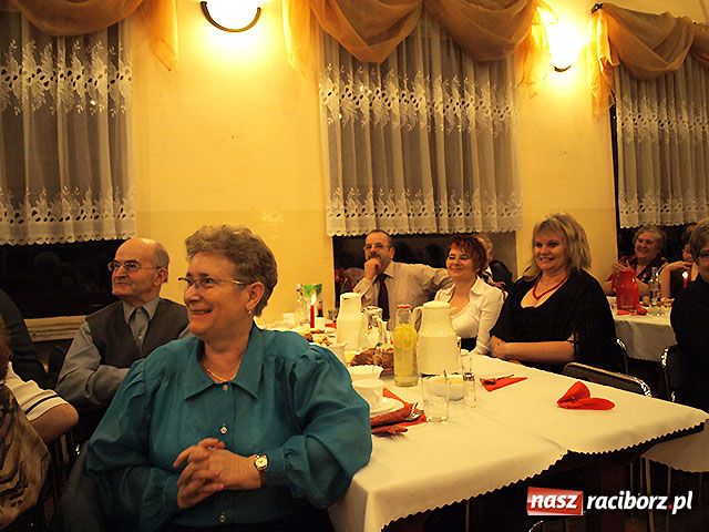 Zdjęcie w galerii na portalu naszraciborz.pl: Pokaz mody ludowej w Tworkowie wiadomości z regionu