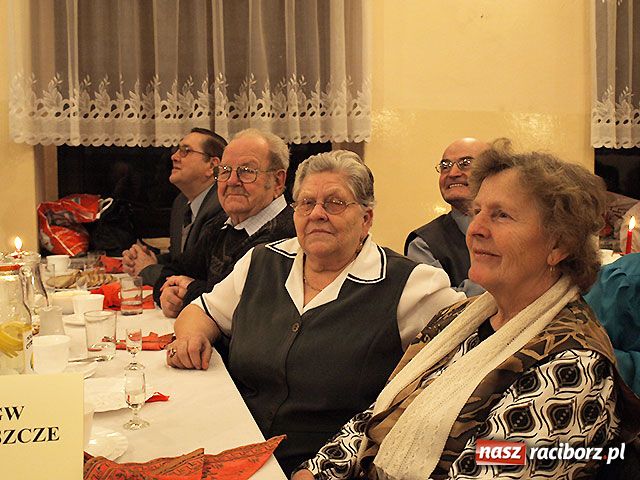 Zdjęcie w galerii na portalu naszraciborz.pl: Pokaz mody ludowej w Tworkowie wiadomości z regionu