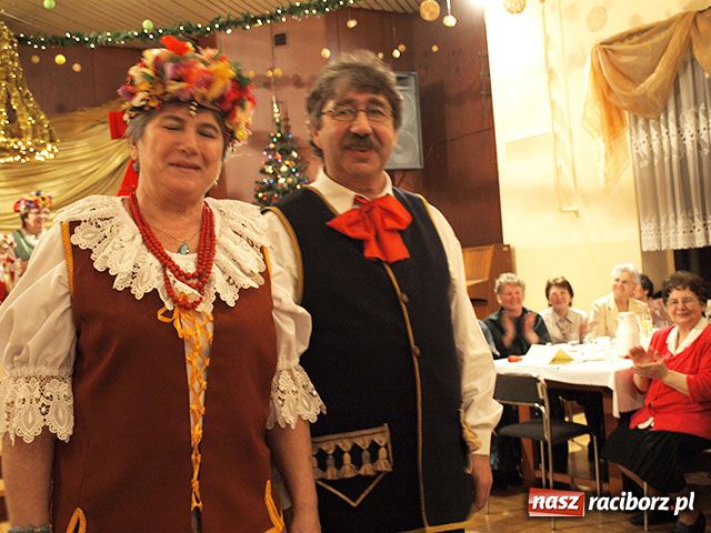 Zdjęcie w galerii na portalu naszraciborz.pl: Pokaz mody ludowej w Tworkowie wiadomości z regionu