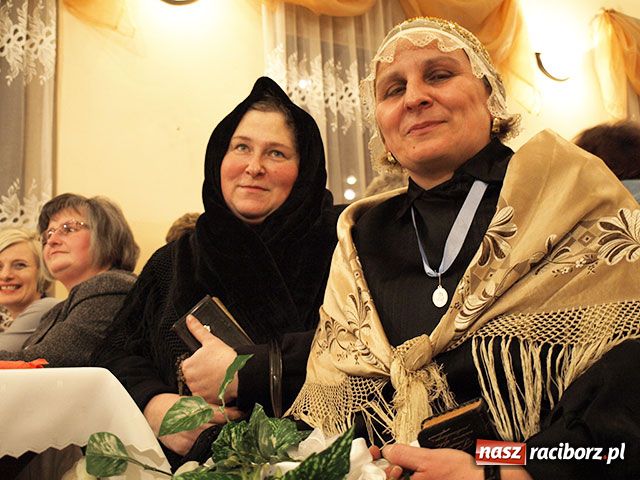 Zdjęcie w galerii na portalu naszraciborz.pl: Pokaz mody ludowej w Tworkowie wiadomości z regionu