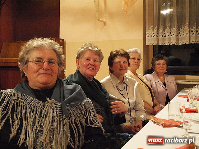 Zdjęcie w galerii na portalu naszraciborz.pl: Pokaz mody ludowej w Tworkowie wiadomości z regionu