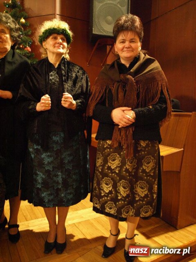 Zdjęcie w galerii na portalu naszraciborz.pl: Pokaz mody ludowej w Tworkowie wiadomości z regionu