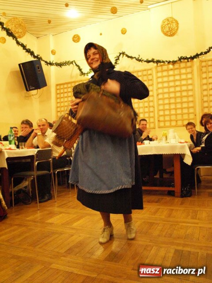 Zdjęcie w galerii na portalu naszraciborz.pl: Pokaz mody ludowej w Tworkowie wiadomości z regionu