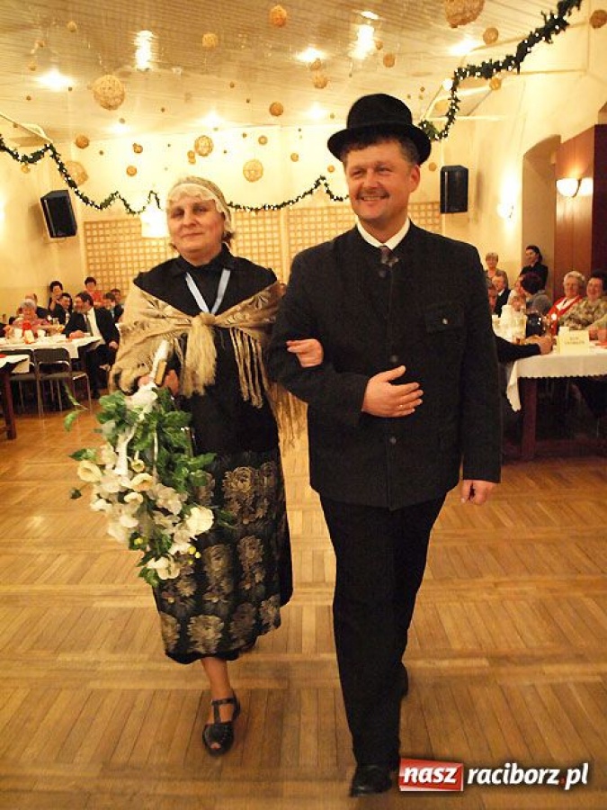 Zdjęcie w galerii na portalu naszraciborz.pl: Pokaz mody ludowej w Tworkowie wiadomości z regionu
