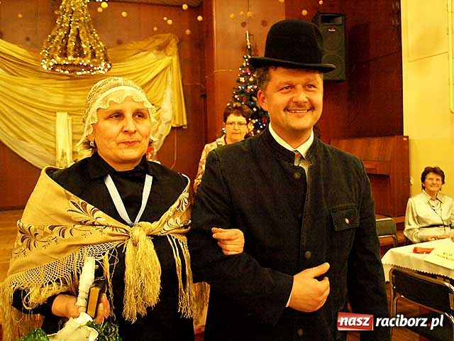 Zdjęcie w galerii na portalu naszraciborz.pl: Pokaz mody ludowej w Tworkowie wiadomości z regionu