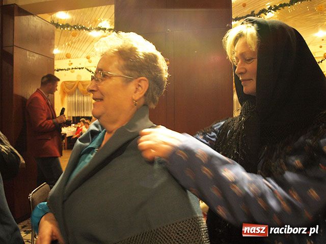 Zdjęcie w galerii na portalu naszraciborz.pl: Pokaz mody ludowej w Tworkowie wiadomości z regionu