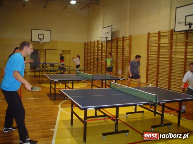 Zdjęcie w galerii na portalu naszraciborz.pl: Racibórz: Przy stole pingpongowym   wiadomości z regionu