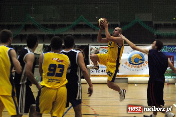 Zdjęcie w galerii na portalu naszraciborz.pl: Po VI kolejce Dywyta na czele tabeli wiadomości z regionu