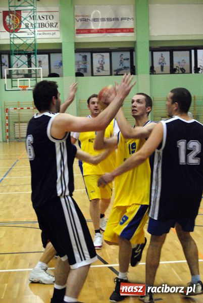 Zdjęcie w galerii na portalu naszraciborz.pl: Po VI kolejce Dywyta na czele tabeli wiadomości z regionu