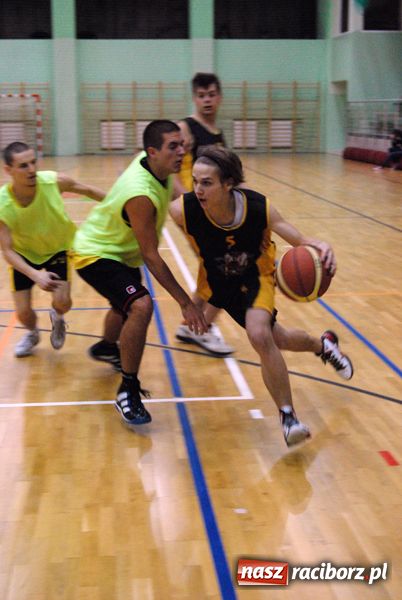 Zdjęcie w galerii na portalu naszraciborz.pl: Po VI kolejce Dywyta na czele tabeli wiadomości z regionu