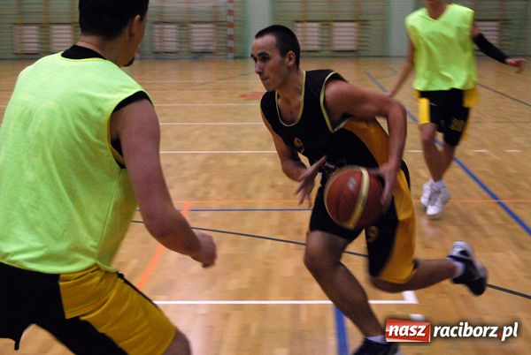 Zdjęcie w galerii na portalu naszraciborz.pl: Po VI kolejce Dywyta na czele tabeli wiadomości z regionu